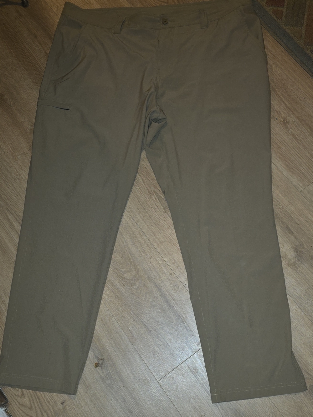 Men's Straight-Fit Chinos